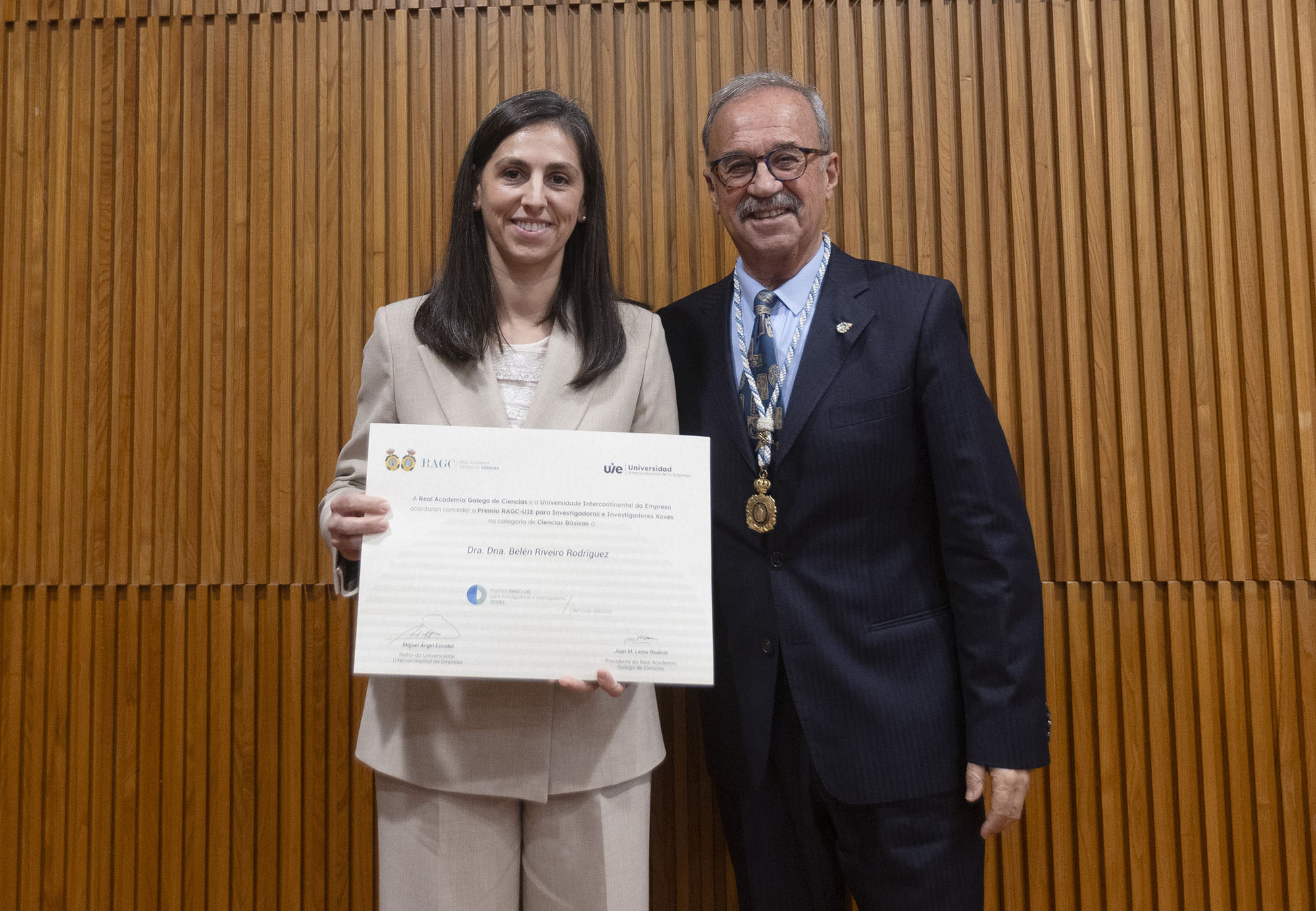 A investigadora Belén Riveiro con Juan Lema